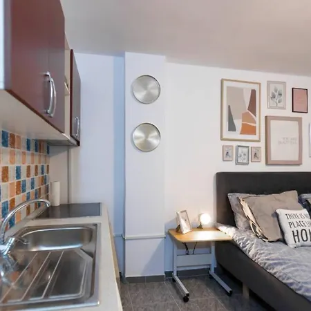 11 Steps From The Center, Lovely Studio *