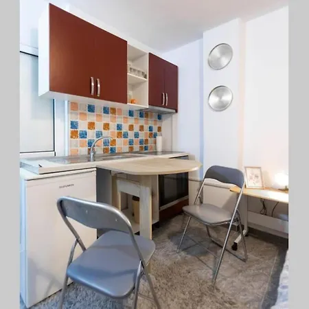 11 Steps From The Center, Lovely Studio *