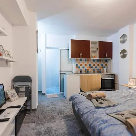 11 Steps From The Center, Lovely Studio Appartement *
