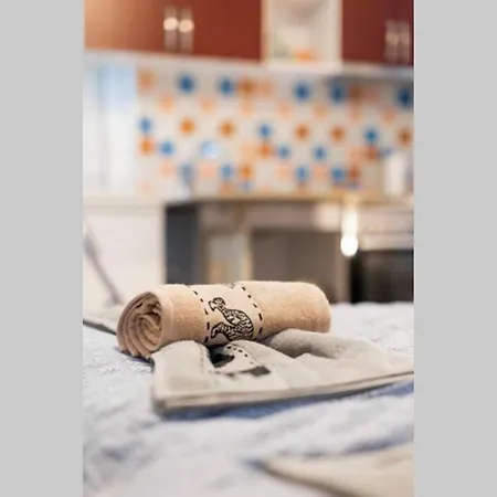 Appartement 11 Steps From The Center, Lovely Studio Tirana