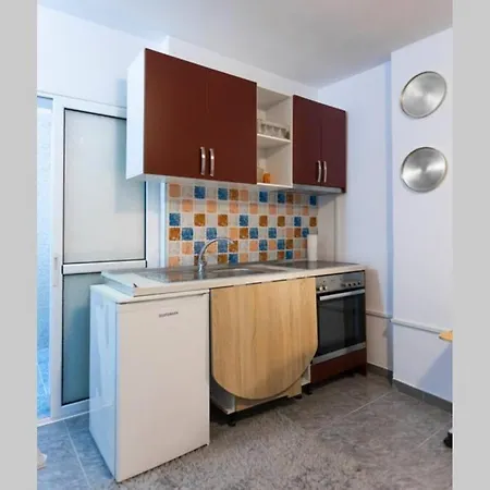 Appartement 11 Steps From The Center, Lovely Studio Tirana